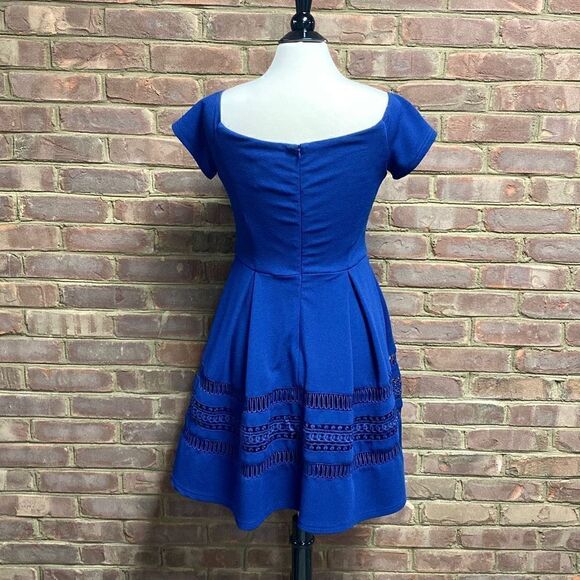 Francesca’s Navy Fit & Flare Dress Size Medium - Picture 3 of 8